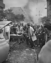 Odvoz raněného, 21. srpen 1968