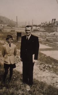 Ivo with his father in Šlejnická Street - 1943