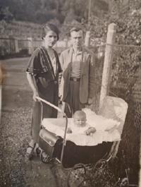 With his parents 1934