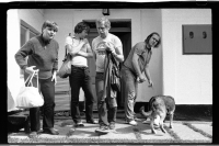 Na návštěvě u Václava Havla na Hrádečku, cca 1983. M. Adámková (matka P. Pospíchala), V. Havel, M. Ohnisko, P. Pospíchal