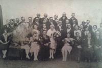 svatební fotografie, rodiče uprostřed