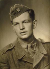 Josef Rajdl jako voják - Čáslav 1946