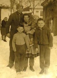 Josef Rajdl s manželkou a třemi syny