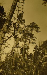 Enzesfeld - Velikonoce 1943