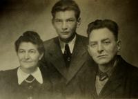 Pamětníkova rodina, matka, otec, pamětník, Dömitz an der Elbe, 1947
