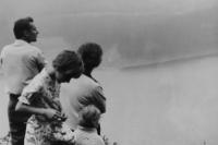 Julie Košťálová se svým mužem Miroslavem, jeho sestrou a jejím dítětem ve stráni nad vodní nádrží Šance - okolo roku 1970
