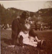 s mámou 1935