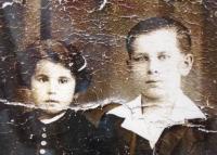 03 - Libuše Blechová se svým bratrem Josefem - r. 1926