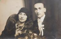 Svatební fotografie rodičů Eduarda a Adély Roskových