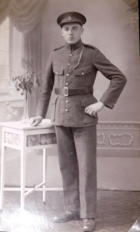 Otec František Winter ve vojenské službě v československé armádě, cca 1925