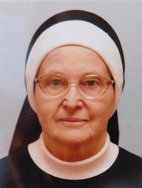 Ana Schreiberová as sister Petrina