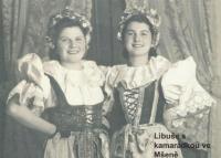 Libuše s kamarádkou ve Mšeně