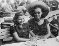 Peggy with her sister, 1945