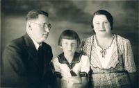 Václav Suchánek, Vladimír Suchánek, Anna Suchánková (ca. 1938)