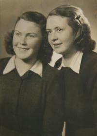 1947 - with her sister Hana