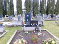 Hrob Františka Švece  z Vranové Lhoty zastřeleného 7. května 1945 Němci 