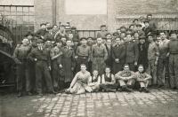 Otec krátce po vyučení