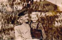 Václav Vrtal v květnu 1945 s cizím vojákem