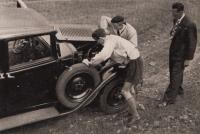 Auto, ve kterém Ferdinand Vrtal jel, když ho postřelili