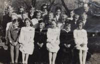 The last Holy Communion in Domašov before the expulsion of Germans; Erich Böhm in top row third from left, priest Bruner on the right