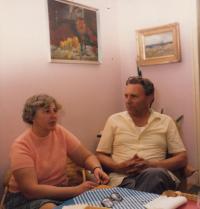 Rodiče Jana a Vladimír Kalusovi - fara Miroslav cca 1975
