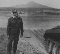 Velitel 1. tankové divize plk. Z. Zbytek, září 1990