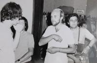 Uprostřed Jiří Gruz s kapelou Allegro Moderato na koncertě v Třebíči