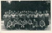 Pěvecký soubor gymnázia, Zdeňka stojící 2.zleva, Praha 1955