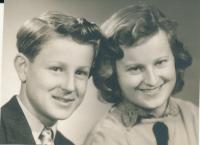 Zdeňka s bratrem, Kralupy 1955