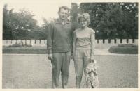 Zdeňka s Jaroslavem před svatbou, Praha 1962