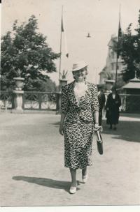 Milena Hnitková, Zdeňčina matka, Lázně Poděbrady, 1933
