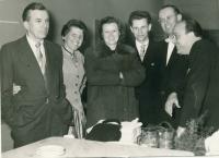 Zdeňčin otec 2.zprava, s kolegy ze Spořitelny, Kralupy, 1950  