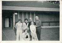 Zdeňka první zleva, s účastníky kurzu, Durham, Velká Británie, 1973