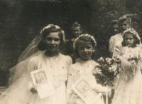 Bibiana in left side, cca 1942 - 1943 1st Holy Communion