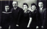 Rodina Strouhalova po příjezdu do Tišnova 1939