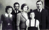 Rodina Strouhalova před odjezdem z Podkarpatské Rusi cca 1938