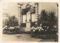 Crypt of Manner family (1939)