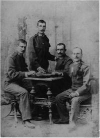 Korporal K. u K. - Regiment Nr. 18, Sankt Pölten; Franz Hirsh, dědeček z matčiny strany (vlevo), Bosna-Herzegovina, 1894