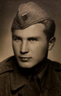 Portrétní fotografie pamětníka, nelok., konec 50. let