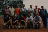 Setkání volejbalistů, pamětník nahoře druhý zprava, Rotava, cca 2005