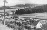 Obec krátce před vypálením, 1944