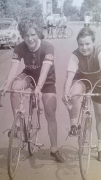 první zkoušky na kole