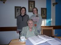 Marie Vítovcová při nahrávání rozhovoru se žákyněmi ze ZŠ Fr. Plamínkové únor 2016