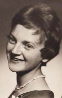 Manželka Helga Pompeová (Geppertová)