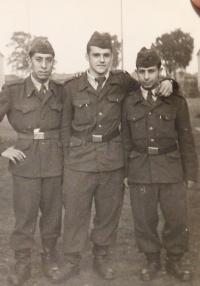 Rudolf Pompe s kamarády v Technickém praporu v Horní Suché