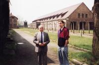 Se synem Eldarem v Osvětimi 1991