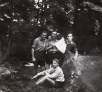 Z období sionistické skupiny Dror, Československo 1947