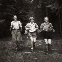 Z období sionistické skupiny Dror, Československo 1947