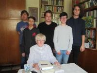 Květuše Sgallová se žáky ze ZŠ Tusarova, březen 2017 