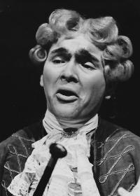 Dr Skála v Jiráskově Lucerně, Praha 1957